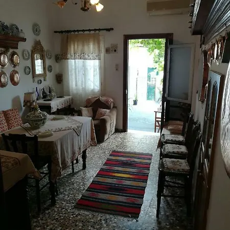 Manu's House Skyros